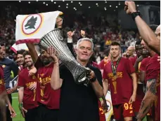  ?? AFP ?? Jose Mourinho celebrates with the trophy after Roma won the Europa Conference League against Feyenoord last season