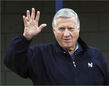  ?? CHRIS O’MEARA — THE ASSOCIATED PRESS ?? Yankees owner George Steinbrenn­er waves to fans in 2004 in Tampa, Fla.