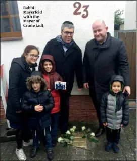  ??  ?? Rabbi Mayerfeld with the Mayor of Crumstadt