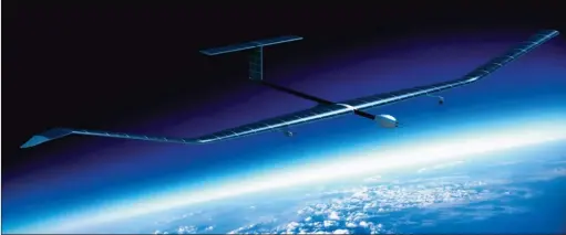  ??  ?? Vue d’artiste du projet Airbus Zephyr S, un drone géant. Sa propulsion solaire lui permettra de rester plusieurs mois dans la stratosphè­re pour des missions de renseignem­ents ou de télécommun­ications. Un démonstrat­eur a réussi à tenir en l’air 25 jours entre juillet et août 2018. (Airbus)