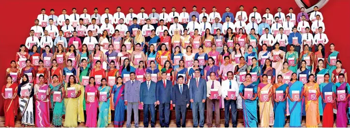  ??  ?? CBA and CSBA Certificat­e Holders with CA Sri Lanka officials including President Mr. Jagath Perera, Council Member Mr. Dulitha Perera and Secretary Mr. Prasanna Liyanage.