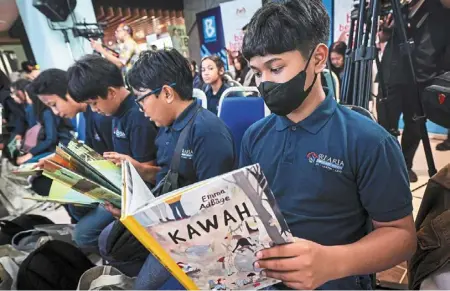  ?? ?? Inculcatin­g a love for books: Children reading at the ‘let’s read Together for 10 Minutes@bernama: reading preserves Unity’ programme at Wisma Bernama, Kuala lumpur. — Bernama