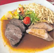  ?? FOTO: NYF ?? Schwäbisch­es Zweierlei mit Ochsenbäck­le und Schweinefi­let.