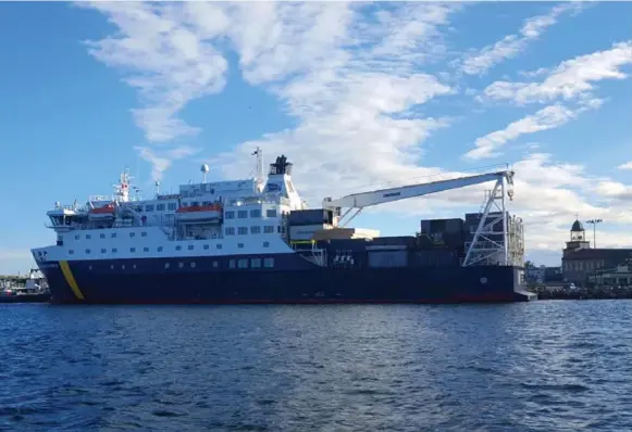  ?? CINDY NADEAU/RELAIS NORDIK ?? The MV Bella Desgagnes transports people, cars and cargo along the St. Lawrence River between Rimouski and Blanc-Sablon on the Labrador border.