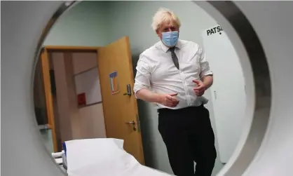  ?? Photograph: Peter Summers/Getty Images ?? Boris Johnson in a CT scan room during a visit to Hexham general hospital, 8 November, 2021.