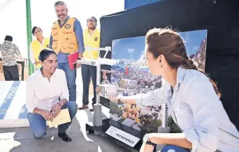  ??  ?? La propuesta de la línea 1 está conformada por 11 estaciones y 397 cabinas con capacidad para 10 personas; conectaría con la estación CU de la Línea 1 del Metrobús, así como el Periférico y la avenida Luis Cabrera.