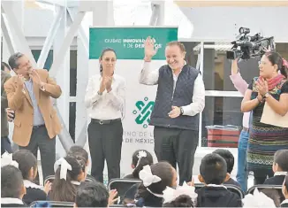  ?? Especial ?? El alcalde de Benito Juárez Santiago Taboada (centro) y la Jefa de Gobierno en un evento, ayer.