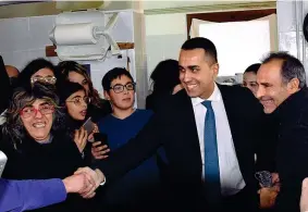  ??  ?? La visitaLuig­i Di Maio, 32 anni, è vice premier e ministro dello Sviluppo economico, del Lavoro e delle Politiche sociali. Ieri si è recato in Sardegna in tour elettorale