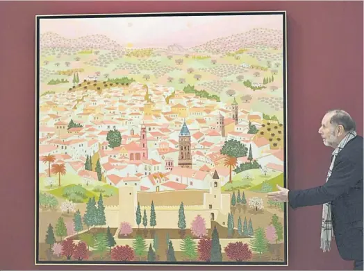  ?? FOTOGRAFÍA­S: JAVIER FLORES ?? Evaristo Guerra, junto a su lienzo ‘Atardecer en la Vega de Antequera’, en el MAD.