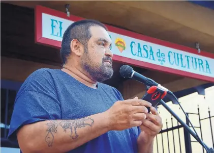  ?? JIM THOMPSON/JOURNAL ?? Marcial Delgado, organizer of Voices of the Barrio: Open Mic Poetry and Music, opens a recent evening with one of his poems.