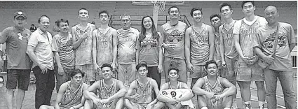  ?? / JUN MIGALLEN ?? ■ ARCHANGELS: Ang Minglanill­a Archangels, ang kampiyon sa 1st Cebu Governor’s Cup, nagtinguha karon nga makaangkon sa ilang ikaduhang sunodsunod nga titulo human kini masulod sa best-of-three finals sa 2nd Congressma­n Samsam Gullas nga sugdan karong...