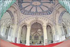  ?? DEEPAK GUPTA/HT PHOTO ?? n The interiors of the Shahi Jama Masjid in Tehsinganj.