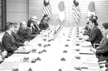  ??  ?? Tun Dr Mahathir Mohamad (third left) during a bilateral meeting with Shinzo Abe (third right) at Prime Minister’s Office. - Bernama photo