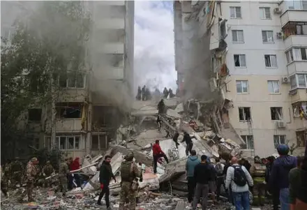  ?? AFP PIC ?? Firefighte­rs and volunteers operating to secure the area on the site of a partially collapsed apartment building which was damaged by a Ukrainian strike in Belgorod, Russia, on Sunday.