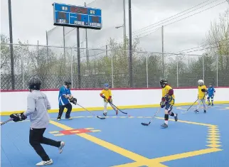  ?? PETER MCCABE, MONTREAL GAZETTE FILES ?? The DEK Hockey West Island facility, installed adjacent to the Excellence sur Glace building in Kirkland last year, allows ball hockey to be played outdoors for most of the year.