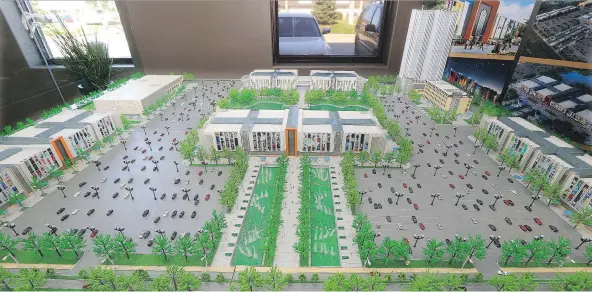  ?? GORD WALDNER/FILES ?? Brightenvi­ew Developmen­ts presented this model of the Dundurn megamall in 2014.