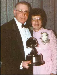  ??  ?? Bill and Earlis Hill with the Silver Helmet award in 1985. Bill was one of seven honorees in the nation to receive this award.