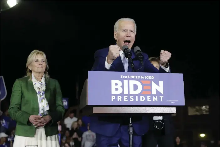  ?? FOTO: MARCIO JOSE SANCHEZ/TT-AP ?? ■ Joe Biden, med hustrun Jill, på valvakan i Los Angeles.