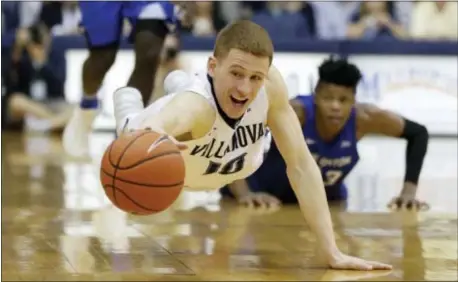  ?? MATT SLOCUM — THE ASSOCIATED PRESS ?? Villanova’s Donte DiVincenzo dives for a loose ball against Creighton.