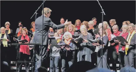  ?? FOTO: JOHANNES RAHN ?? „Werden und Vergehen“schilderte der Oratorienc­hor eindringli­ch und musikalisc­h dicht.