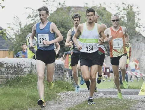  ?? Picture: Lee Hollyer ?? Harry Leleu (234) and James Baker (1) pictured in last year’s Centurion 5 race in Chichester