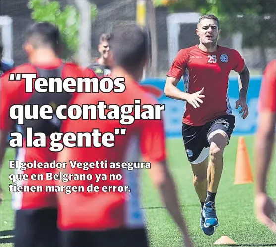  ?? (PEDRO CASTILLO/ARCHIVO) ?? Pablo Vegetti. El delantero no afloja en la pretempora­da y se mueve para llegar de la mejor manera al reinicio del torneo.