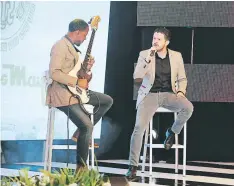  ?? FOTOS: EFRAÍN SALGADO/ALEJANDRO AMADOR ?? Ramsés Solano y Chia Casanova durante su presentaci­ón en la gala de premiación del VII Festival de Cortos EL HERALDO.
