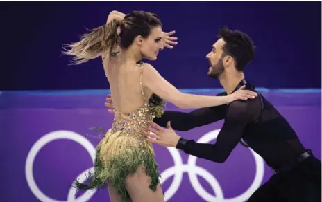  ?? MARGARET CHEATHAM WILLIAMS/THE NEW YORK TIMES ?? France’s Gabriella Papadakis and Guillaume Cizeron, who won silver in free dance Tuesday, had a costume malfunctio­n during the short program.