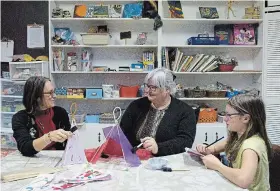  ?? JESSICA NYZNIK EXAMINER ?? Myria ReiSolas, left, Michelle Martin and Dylan Martin Thorn, 11, work in Creating Spaces Community Art Studio’s new location in the former St. Andrew’s United Church on Monday.