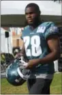  ?? CHRIS SZAGOLA — THE ASSOCIATED PRESS ?? Eagles running back Wendell Smallwood walks out to practice at the Nova Care Center on Tuesday.