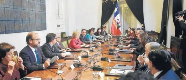  ?? FOTO: PRESIDENCI­A ?? La Presidenta encabezó ayer un consejo de gabinete donde se abordó la situación del bloque.