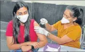  ?? SAMEET SEHGAL/HT ?? A health worker administer­s Covid vaccine to a beneficiar­y in Amritsar on Monday.