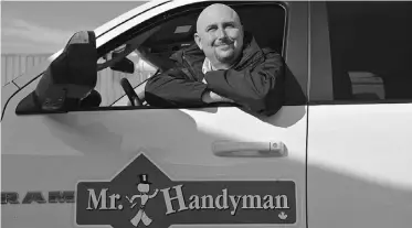  ?? SHAUGHN BUTTS/ EDMONTON JOURNAL ?? Lee Miskew says the Mr. Handyman chain’s motto — On Time, Done Right — impressed him.