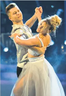  ?? GUY LEVY/BBC ?? Ashley Roberts and Pasha Kovalev who jointly topped the leader board with Faye Tozer and Giovanni Pernicce