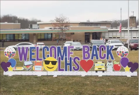  ?? Brian A. Pounds / Hearst Connecticu­t Media ?? A sign welcomes students back to school after two months of remote instructio­n at Long Hill Elementary School in Shelton on Monday.