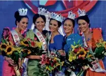  ?? RICHARD REYES ?? NEWLY CROWNED Miss World Philippine­s Queeneeric­h Rehman (center) is flanked by her court (from left) Third Princess April Love Jordan, First Princess Mary Anne Ross Misa, Second Princess Vanessa Ammann and Fourth Princess Brenna Gamboa.