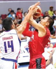  ??  ?? June Mar Fajardo of San Miguel Beer (left photo) gets bottled up by the TNT KaTropa defense during the PBA Philippine Cup playoffs Saturday at the Mall of Asia Arena, while Barangay Ginebra San Miguel’s LA Tenorio (right photo) takes it to the basket against Magnolia Hotshots’ Mark Barroca. SMB and Ginebra took Game 1 of their respective best-of-3 quarterfin­al series. (PBA Images)