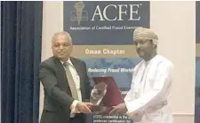  ??  ?? CBO Executive President Tahir bin Salim al Amri receiving a memento from Davis Kallukaran, President of ACFE Oman at the forum on Fraud Risk Management.