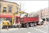  ?? Tyler Sizemore / Hearst Connecticu­t Media ?? Constructi­on is underway at West Elm Street and Greenwich Avenue in downtown Greenwich. Plans to add pedestrian improvemen­ts, tree plantings and other safety enhancemen­ts are moving ahead on schedule.