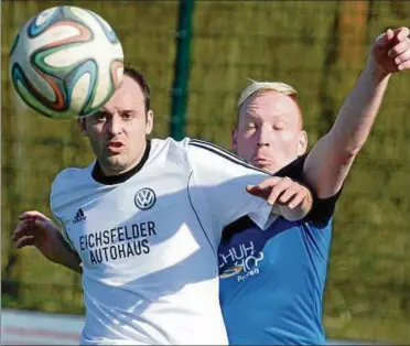  ??  ?? Eleftherio­s Basdekis (vorn) und die Heiligenst­ädter landeten einen Heimerfolg gegen den Sportverei­n Altengotte­rn in der Kreisoberl­iga. Foto: Eckhard Jüngel