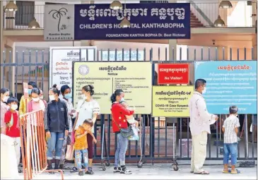  ?? HONG MENEA ?? Parents queue with their children to get medical services at Kantha Bopha Children’s Hospital in Phnom Penh in 2021.