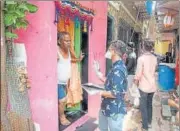  ??  ?? BMC officials conduct a health survey at Adarsh Nagar in Santacruz.