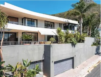  ??  ?? LUXURY LIVINGProp­erties such as this one in Fresnaye attract monthly rentals of around R70 000.