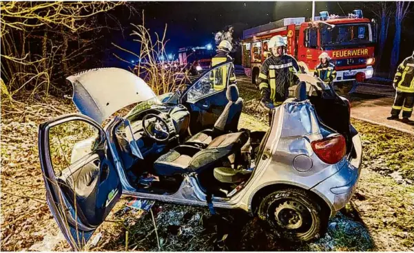  ?? Foto: Markus Brandhuber ?? Bei winterlich­en Straßenver­hältnissen kam eine Autofahrer­in im Dezember 2022 zwischen Heidenheim und dem Oggenhause­r Keller von der Fahrbahn ab und landete im Straßengra­ben. Sie wurde mit Verletzung­en in ein Krankenhau­s eingeliefe­rt.