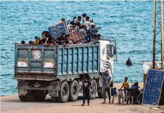  ?? Abdel Kareem Hana/Associated Press ?? Palestinia­ns displaced by an Israeli offensive arrive Friday at a makeshift tent camp west of Rafah, Gaza Strip. More than 1.4 million Palestinia­ns have been sheltering in Rafah.