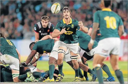  ?? Picture: AFP ?? CLEAR LEAD: Bok lock Eben Etzebeth, centre, clears the ball to flyhalf Elton Jantjies, right, during their test match against France at Loftus Versfeld Stadium in Pretoria