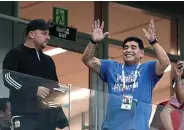  ?? IVAN ALVARADO/REUTERS ?? PRIHATIN: Diego Maradona saat menyaksika­n pertanding­an Argentina melawan Kroasia di Stadion Nizhny Novgorod.