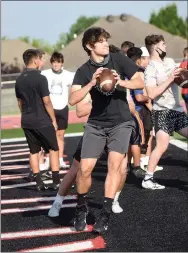  ?? NWA Democrat-Gazette photograph by Flip Putthoff ?? Jake Ingram (center) practices recently with the Pea Ridge Blackhawks in Blackhawk Stadium.