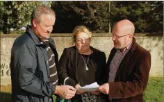  ??  ?? LEFT: Cllr Fionntán Ó Súilleabhá­in with Anthony Casey and Eleanor Griffiths of the Willow Park and Ashwood Grove Residents Associatio­n; ABOVE: some of the residents of the estates.