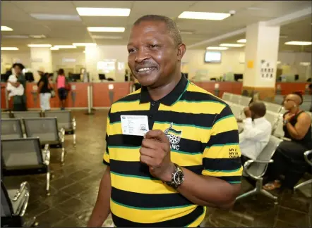  ?? ISITHOMBE NGABE: 4.BP.BLOGSPOT.COM ?? UMNU David Mabuza ongusihlal­o we-ANC eMpumalang­a okusolwa ukuthi usehambisa­na nezikaCyri­l Ramaphosa oyisekela-mengameli laleli qembu nezwe.